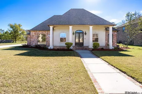 4063 Roseland Dr, Port Allen, LA 70767