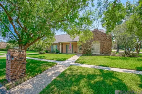 3929 E Lake Sherwood Ave, Baton Rouge, LA 70816