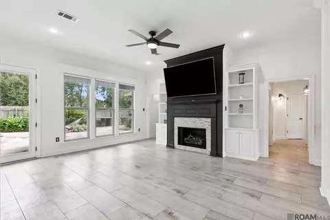 Living - 307 Lac Cypreiere Dr, Luling, LA 70070 photo 1 of 2