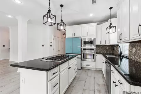 Kitchen - 307 Lac Cypreiere Dr, Luling, LA 70070 photo 3 of 4