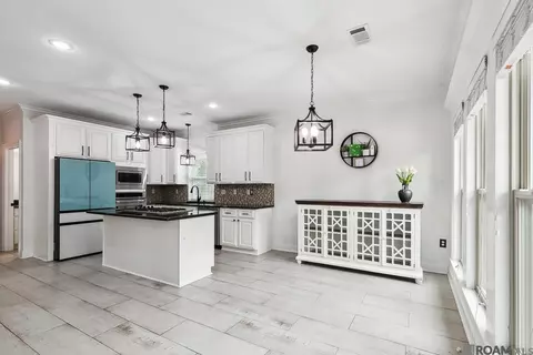 Kitchen - 307 Lac Cypreiere Dr, Luling, LA 70070 photo 2 of 4