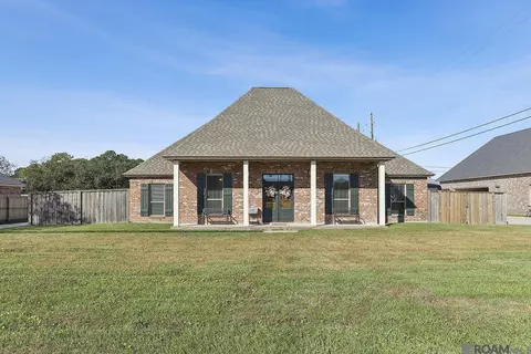 608 Floyd St, Brusly, LA 70719