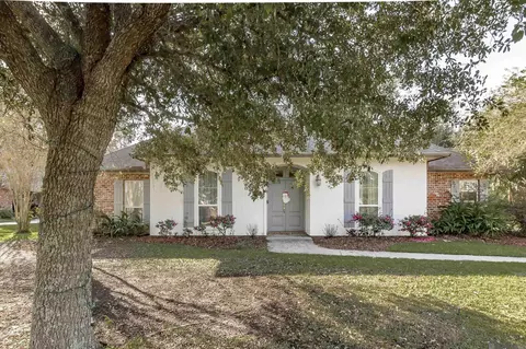 4253 Roseland Dr, Port Allen, LA 70767