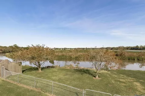 10272 Lake Park Ave, Gonzales, LA 70737