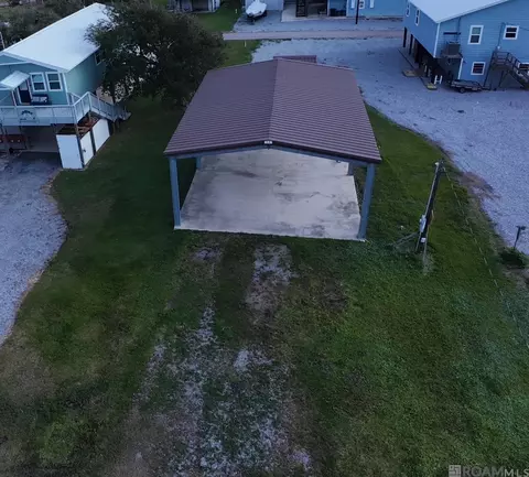 114 Cedar Ln, Grand Isle, LA 70358