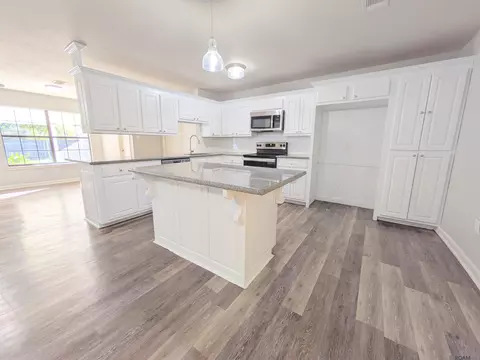 304 Sandra Dr, Baker, LA 70714 photo 3