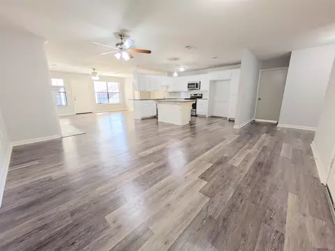 304 Sandra Dr, Baker, LA 70714 photo 2