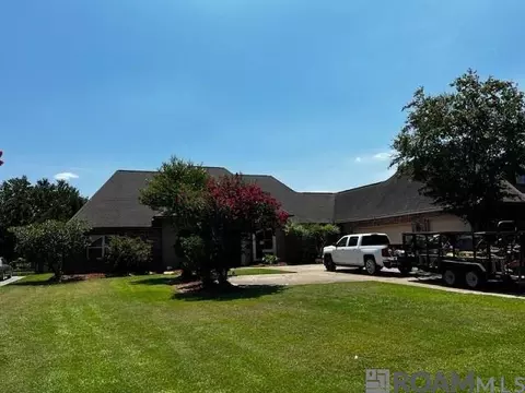8587 Wyeth Dr, Denham Springs, LA 70706