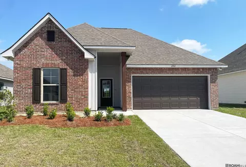 2104 Hayes Ave, Port Allen, LA 70767
