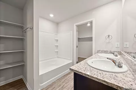 Bath - 13155 Hanks Way, Walker, LA 70785 photo 1 of 2