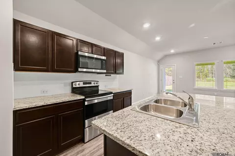 Kitchen - 13155 Hanks Way, Walker, LA 70785 photo 2 of 2
