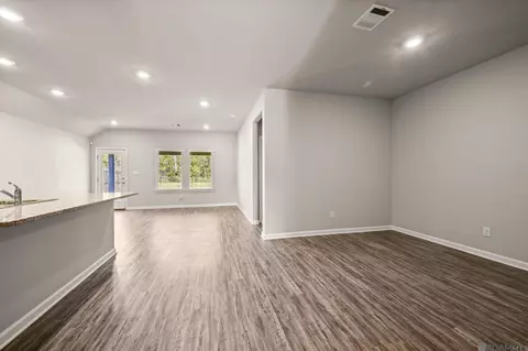 Living - 13155 Hanks Way, Walker, LA 70785 photo 2 of 2