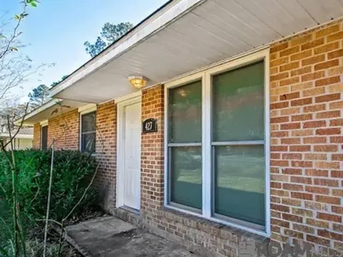 427 E Neal St, Gonzales, LA 70737