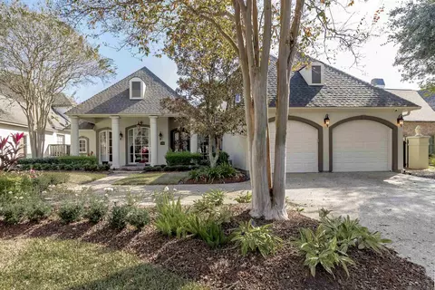 303 Grand Lakes Dr, Baton Rouge, LA 70810