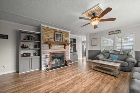 9965 Cochise Dr, Denham Springs, LA 70726