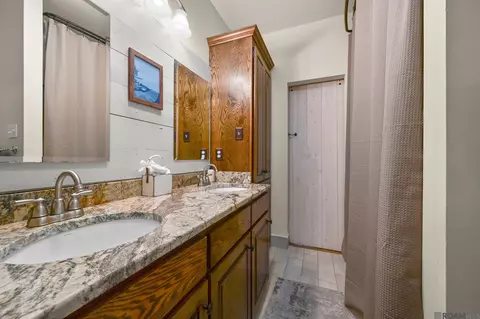 Bath - 16198 Blackstone Dr, Pride, LA 70770 photo 3 of 3