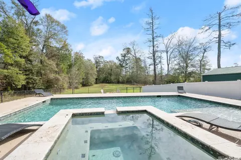 Exterior - 16198 Blackstone Dr, Pride, LA 70770 photo 10 of 14