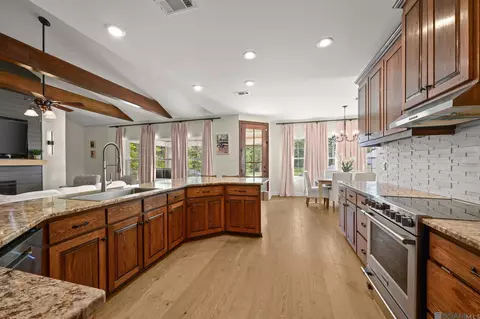 Kitchen - 16198 Blackstone Dr, Pride, LA 70770 photo 3 of 3