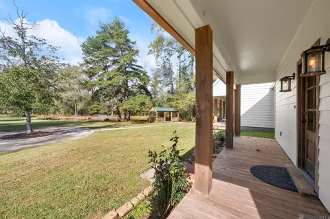 Exterior - 16198 Blackstone Dr, Pride, LA 70770 photo 4 of 14