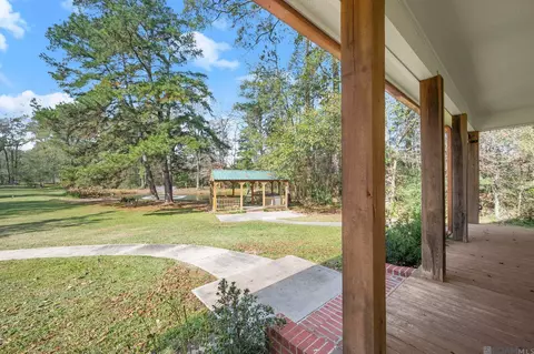 Exterior - 16198 Blackstone Dr, Pride, LA 70770 photo 3 of 14