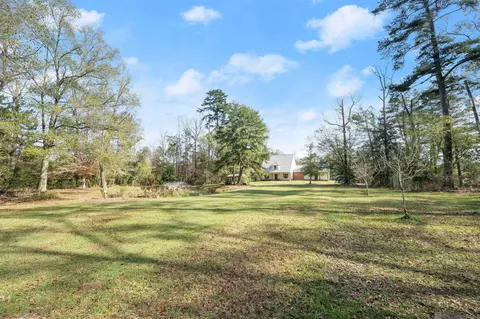 Exterior - 16198 Blackstone Dr, Pride, LA 70770 photo 5 of 14