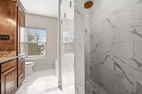 Bath - 16198 Blackstone Dr, Pride, LA 70770 photo 2 of 3