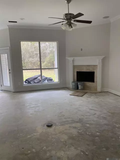 Living - 75455 Trinchard Rd, Covington, LA 70435 photo 2 of 2