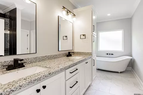 Bath - 907 Sinbad St, Baker, LA 70714 photo 1 of 5