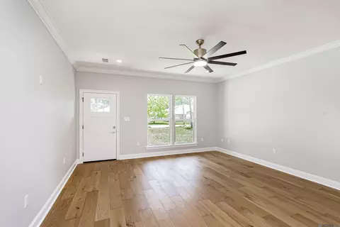Living - 907 Sinbad St, Baker, LA 70714 photo 2 of 2