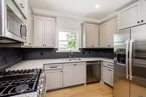 Kitchen - 907 Sinbad St, Baker, LA 70714 photo 3 of 4