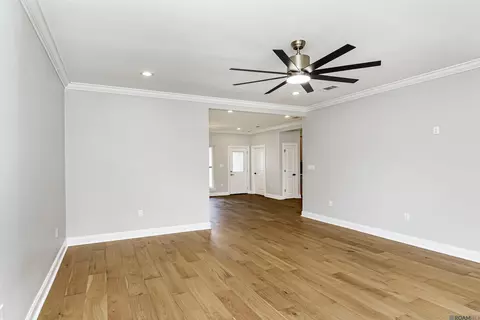 Living - 907 Sinbad St, Baker, LA 70714 photo 1 of 2