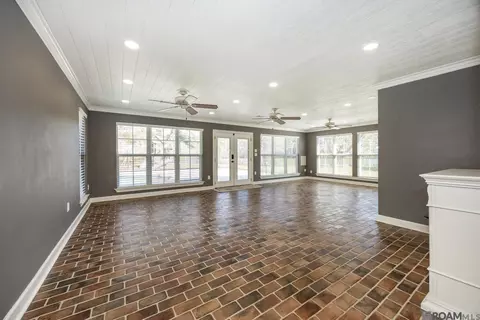 Living - 17267 Lavell Rd, Pride, LA 70770 photo 1 of 5