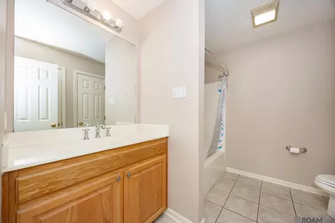 Bath - 17267 Lavell Rd, Pride, LA 70770 photo 3 of 3