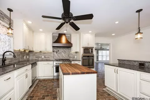 Kitchen - 17267 Lavell Rd, Pride, LA 70770 photo 3 of 3