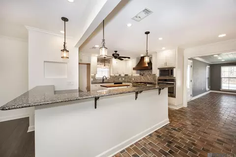 Kitchen - 17267 Lavell Rd, Pride, LA 70770 photo 2 of 3