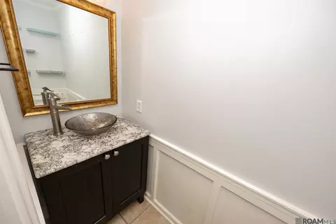 Bath - 17267 Lavell Rd, Pride, LA 70770 photo 2 of 3