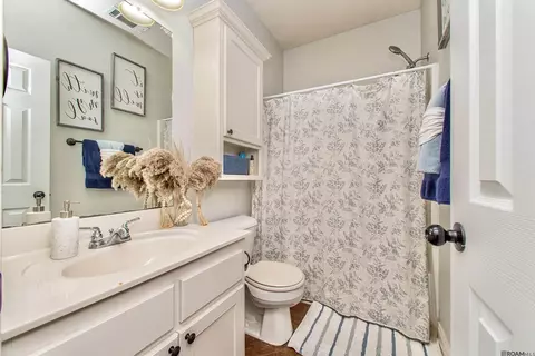 Bath - 12743 Roe Dr, Walker, LA 70785 photo 2 of 2
