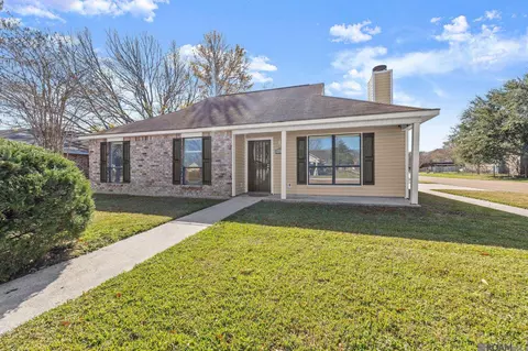 7902 Bayou Fountain Ave, Baton Rouge, LA 70820