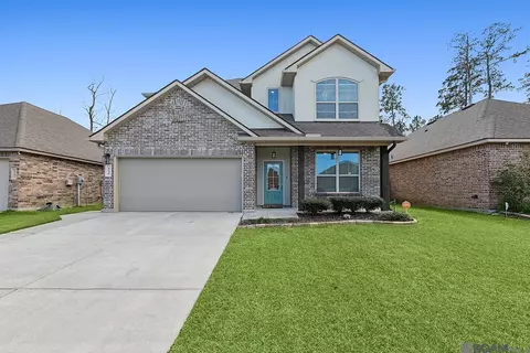 8236 Fairlane Dr, Denham Springs, LA 70726
