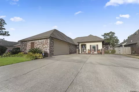 16825 Highland Club Ave, Baton Rouge, LA 70817