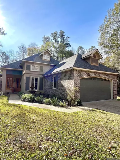 5917 Rosedown Pl, Saint Francisville, LA 70775