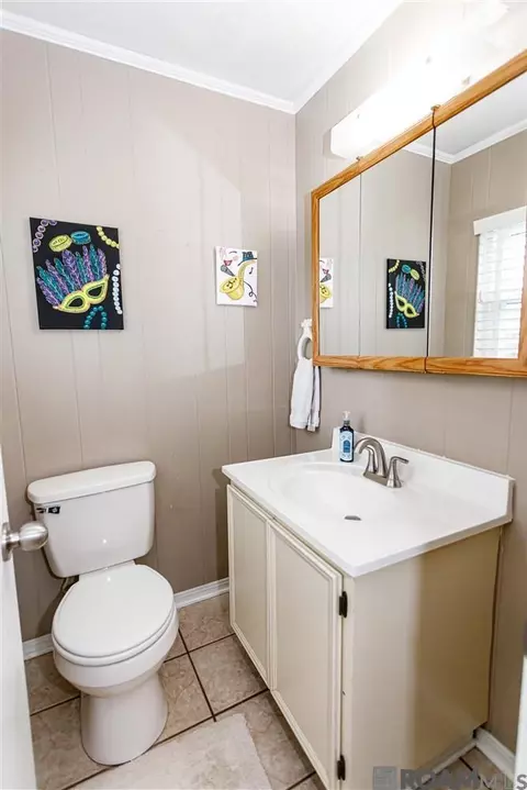 Bath - 32786 Cypress Dr, Springfield, LA 70462 photo 2 of 2