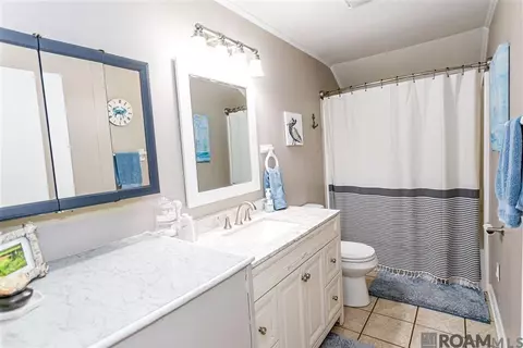 Bath - 32786 Cypress Dr, Springfield, LA 70462 photo 1 of 2