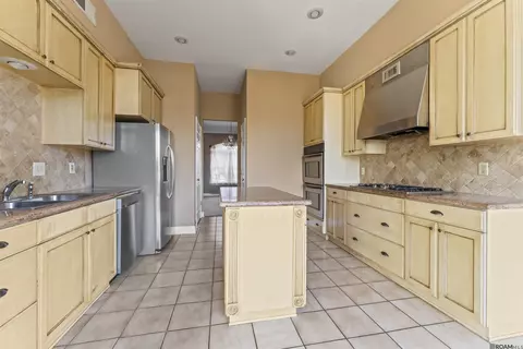 Kitchen - 26 Inlet Cove Loop, Slidell, LA 70458 photo 1 of 3