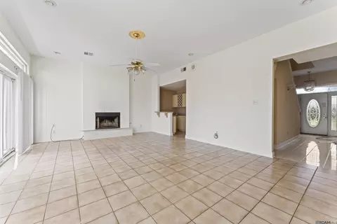 Living - 26 Inlet Cove Loop, Slidell, LA 70458 photo 2 of 4