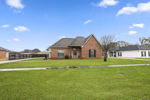 7135 Rue Grand Pre, Addis, LA 70710