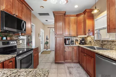 Kitchen - 13186 David Lee Dr, Walker, LA 70785 photo 4 of 4