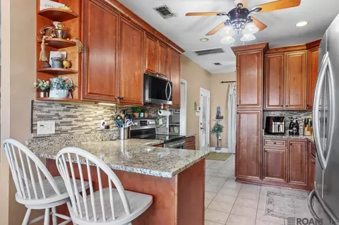 Kitchen - 13186 David Lee Dr, Walker, LA 70785 photo 3 of 4