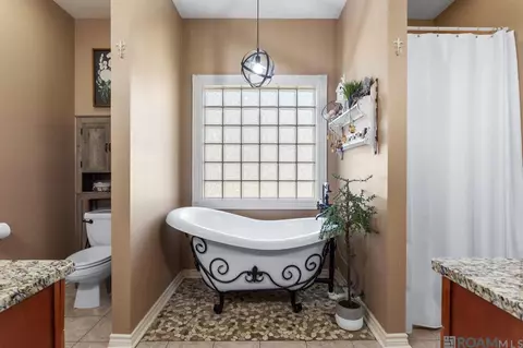 Bath - 13186 David Lee Dr, Walker, LA 70785 photo 1 of 3
