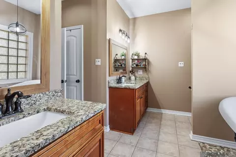 Bath - 13186 David Lee Dr, Walker, LA 70785 photo 2 of 3